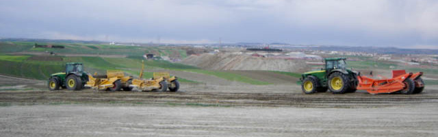 Parcela agrícola lista para el cultivo tras nivelación
